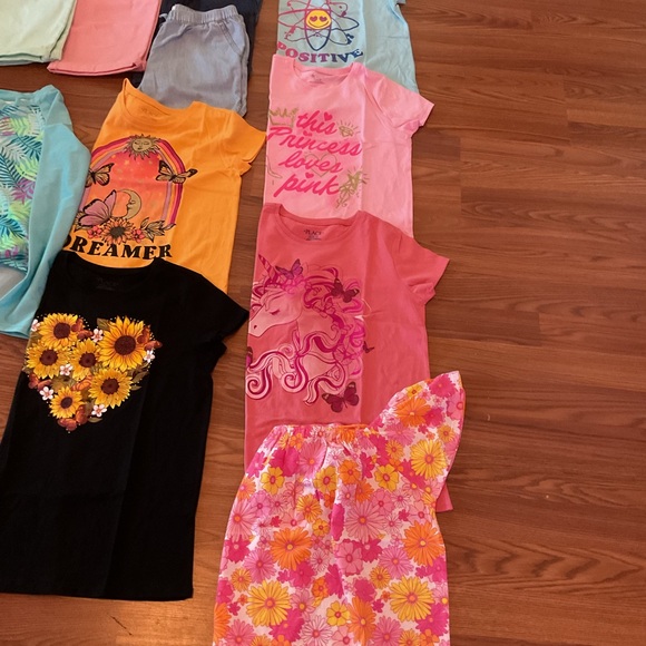 **SOLD ** Colorful Kids Clothing Bundle - Picture 13 of 16